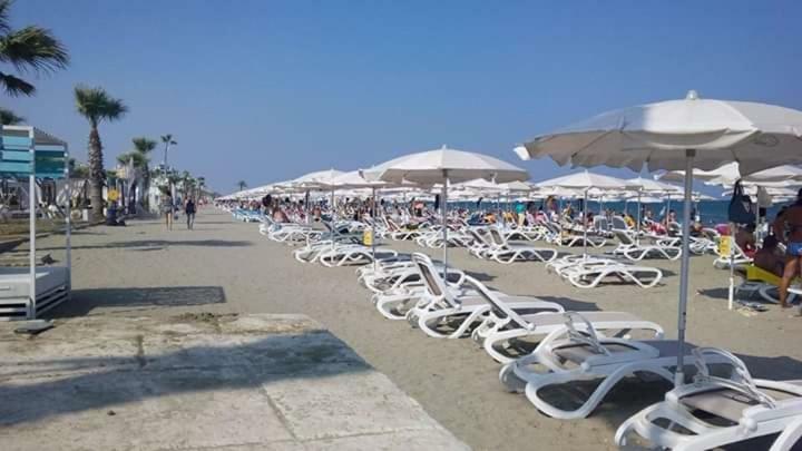 Welcome House Hotel Larnaca Bagian luar foto